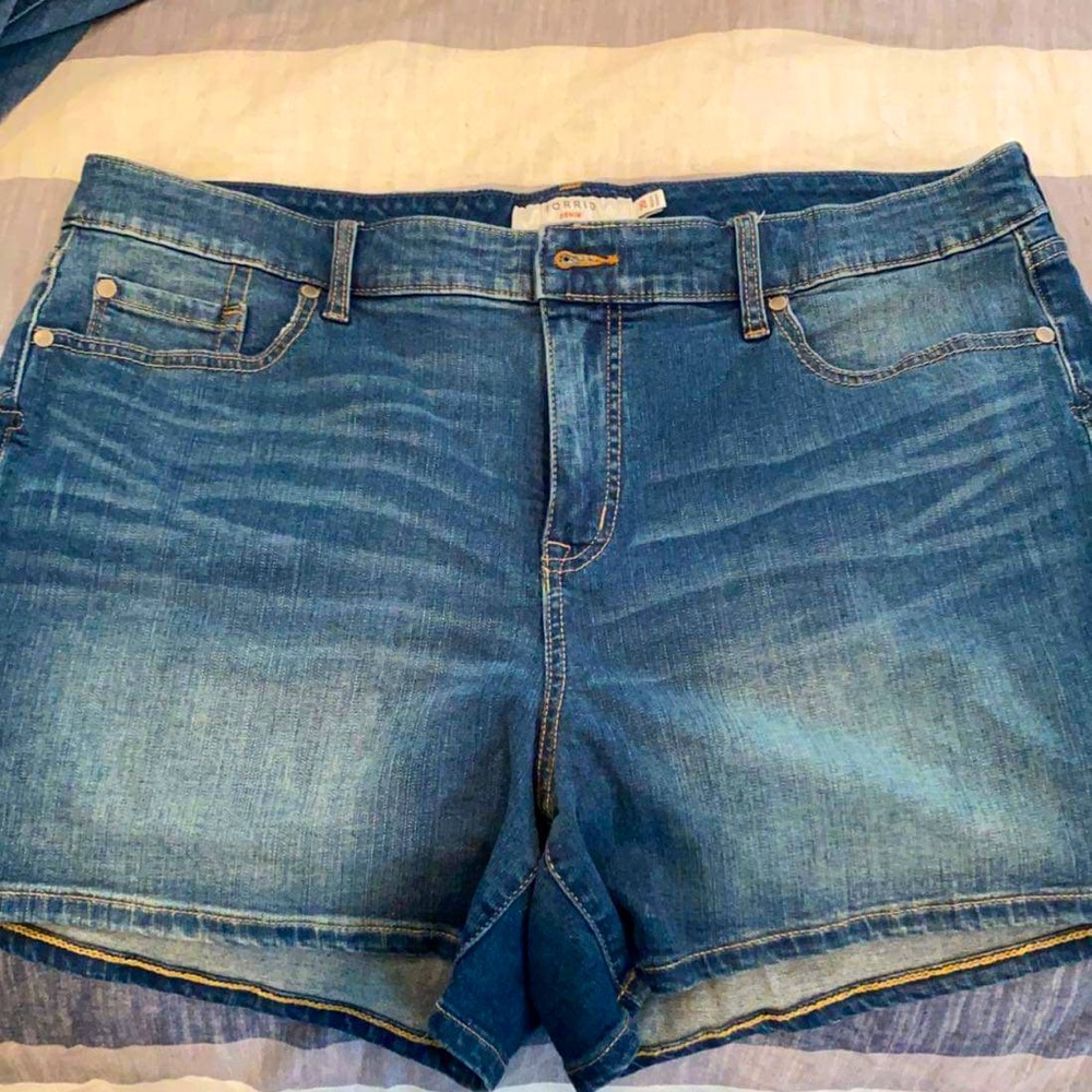 Torrid MIDI Shorts Size 20